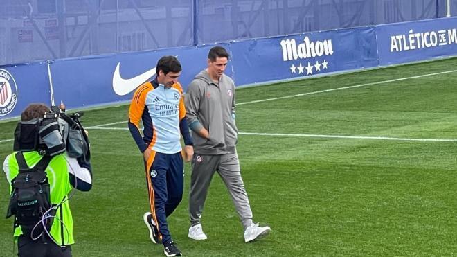 Raúl González y Fernando Torres en el 'miniderbi' (Foto: @jsancris_ en X)