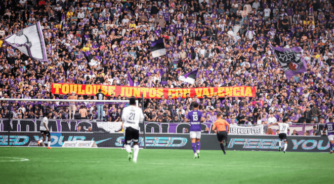 Pancarta de la afición del Toulouse a las víctimas de Valencia (FOTO: @ToulouseFC).