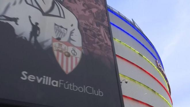 El Sánchez-Pizjuán, con los colores de la Comunidad Valenciana.