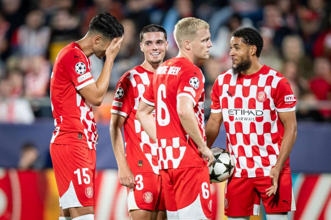 Los jugadores del Girona, en un partido de Champions (Foto: Cordon Press).