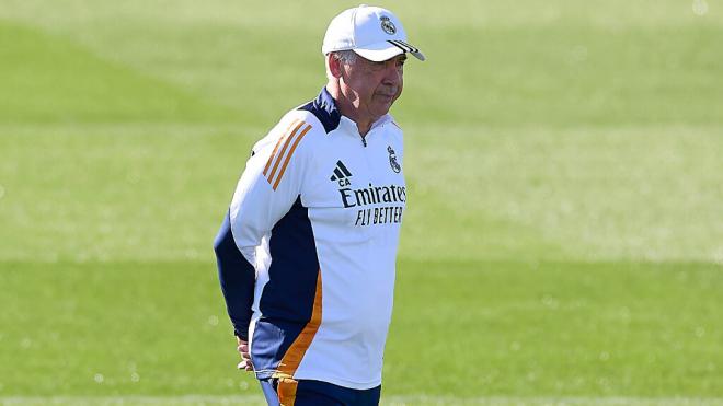 Carlo Ancelotti en un entrenamiento con el Real Madrid (Foto: Cordon Press)