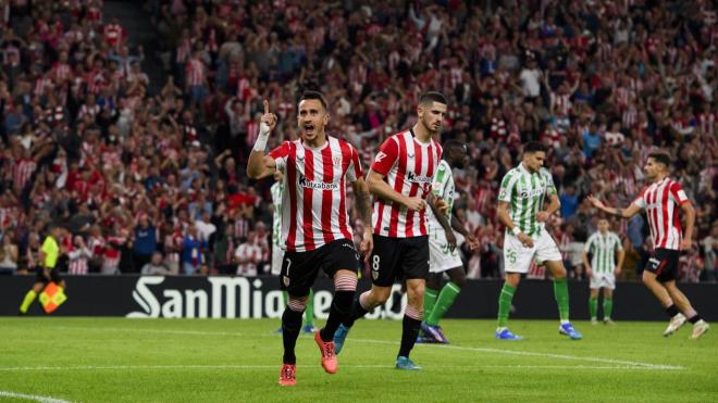 Celebración del gol de Alex Berenguer, en el empate ante el Real Betis en San Mamés (Foto: Athletic Club).