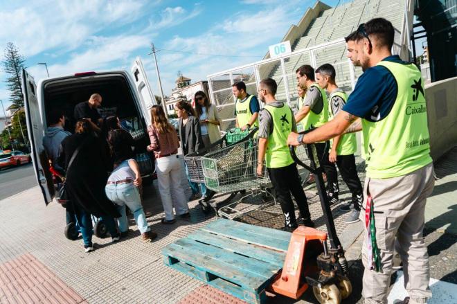 El Betis recoge material para enviar a los afectados por la DANA en Valencia (Foto: RBB).