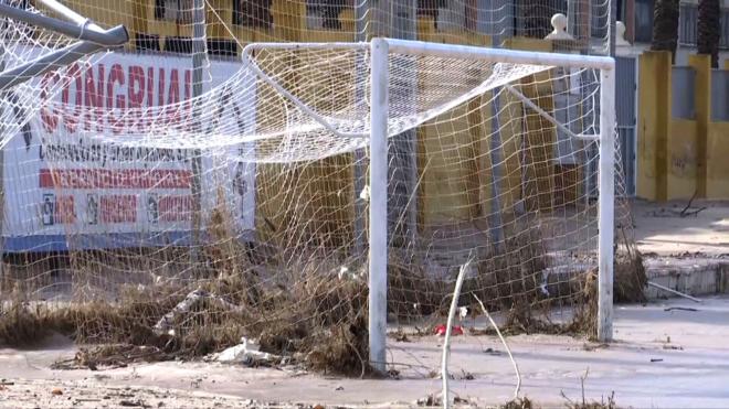 El Estadio Municipal de Algemesí (Valencia), devastado por la DANA.