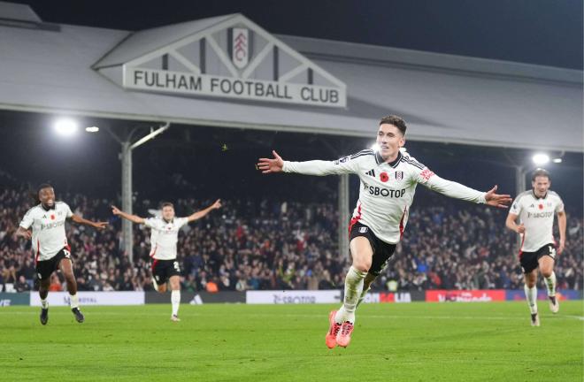 Harry Wilson celebra uno de sus goles en el Fulham-Brentford (Foto: Cordon Press).