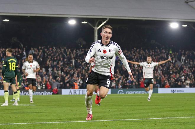 Harry Wilson celebra uno de sus goles en el Fulham-Brentford (Foto: Cordon Press).