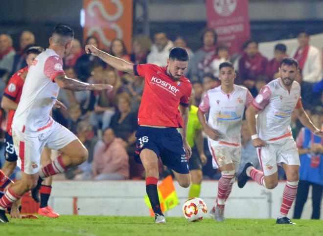 Jugada del Chiclana-Osasuna en Copa del Rey (Foto: Cordon Press).