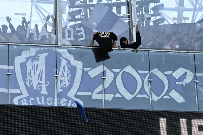 Los ultras del Anderlecht, en el Real Arena (Foto: Cordon Press).