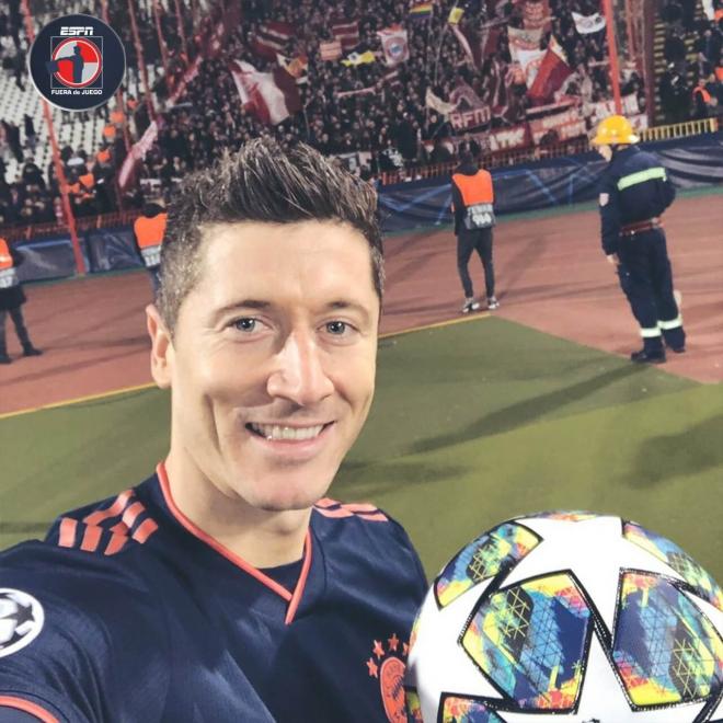 La felicidad de Lewandowski tras su póker contra el Estrella Roja (@bayern)