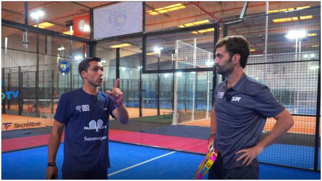 Ricardo Reyes junto a Andrés Britos en su nueva clase de Pádel Pro.