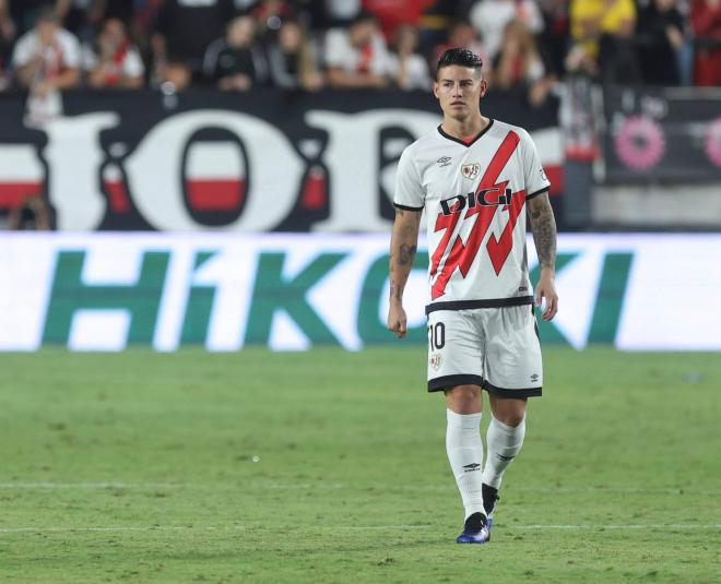 James Rodríguez entra al campo en un partido del Rayo Vallecano (Foto: Cordon Press).