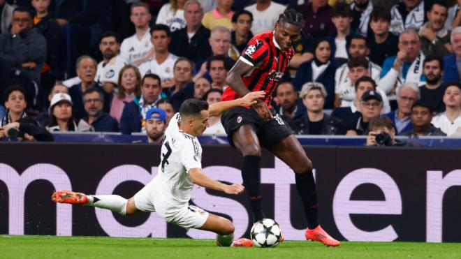 Rafael Leao y Lucas Vázquez durante el partido de Champions (Europa Press)