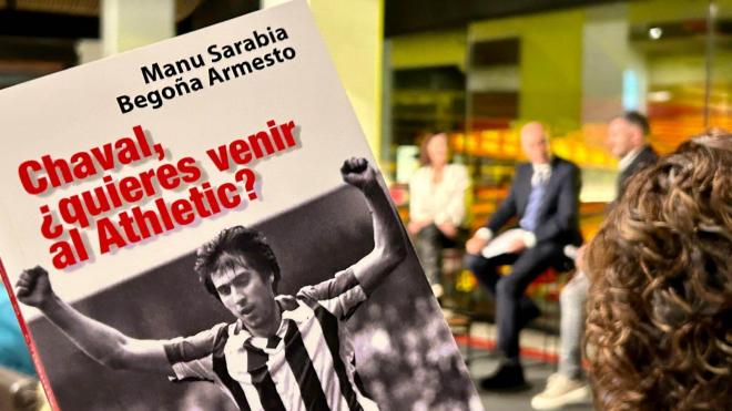 La presentación del libro de Manolo Sarabia, leyenda del Athletic Club, en San Mamés (Foto: ElDesmarque).