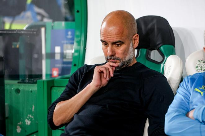 Pep Guardiola se lamenta durante el Sporting-Manchester City (Foto: Cordon Press).