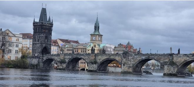 Vista del famoso Puente de Carlos de Praga.