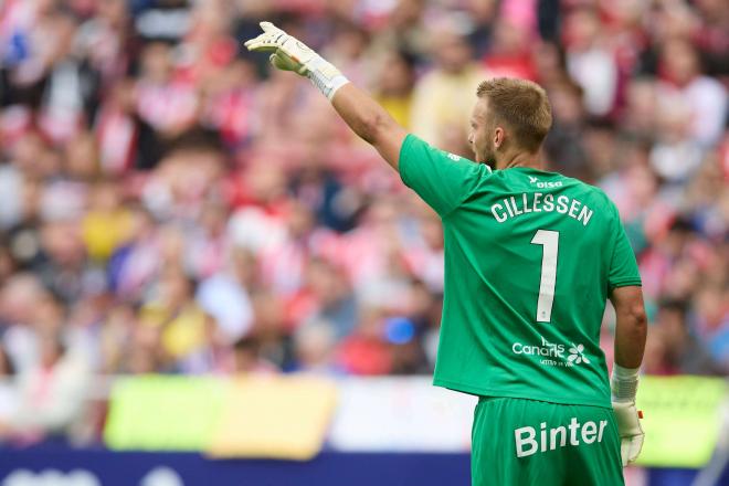 Cillesen dando instrucciones en el Atlético-Las Palmas (Foto: Cordon Press).