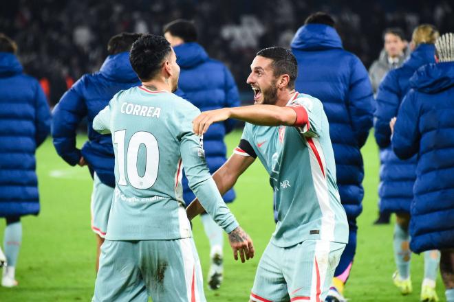 Koke y Correa celebrando la victoria del Atlético al PSG (Foto: Cordon Press).