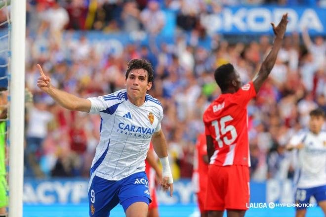 Iván Azón celebra un gol con el Real Zaragoza (Foto: LALIGA).