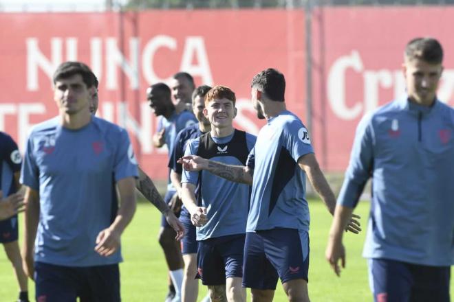 Valentín Barco, en el entrenamiento del Sevilla (Foto: Kiko Hurtado).