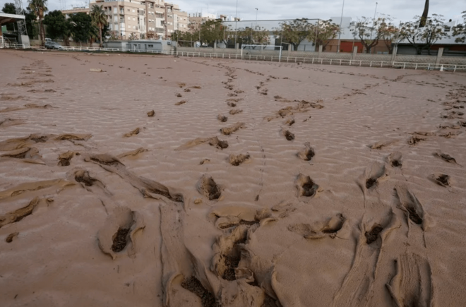 Así han quedado algunos campos de fútbol (Foto: Agencias)