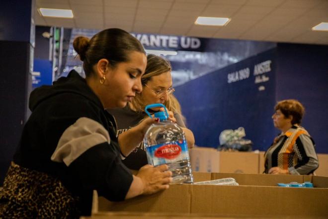 Levante UD para la recogida de material