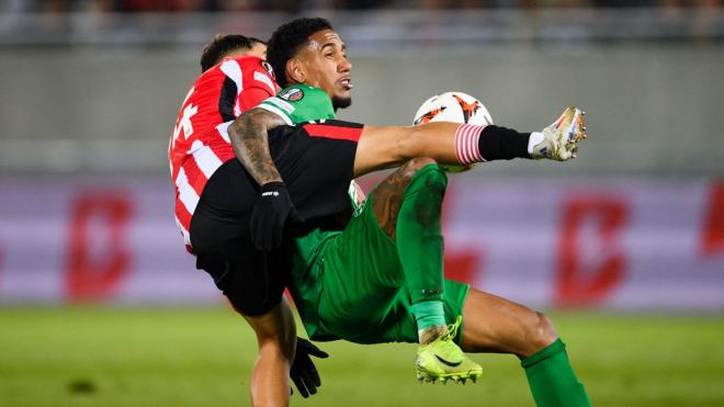 Los duelos fueron constantes ante el Ludogorets en Bulgaria, no se ganaron en exceso la verdad (Foto: Athletic Club).