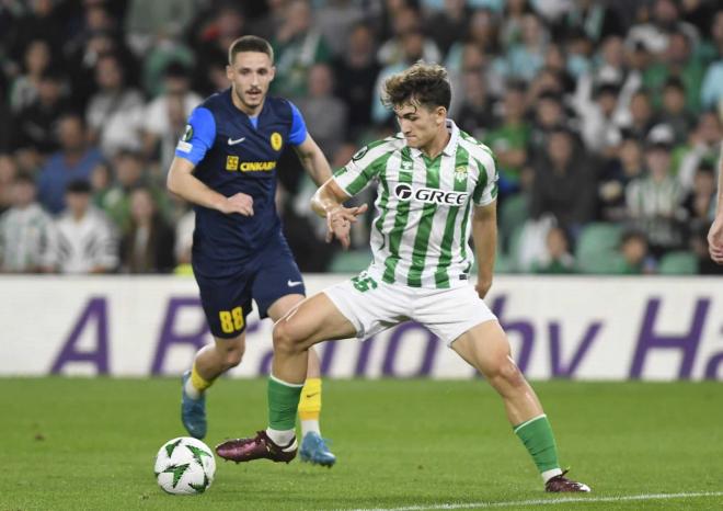 Mateo Flores, ante el Celje (Foto: Kiko Hurtado).