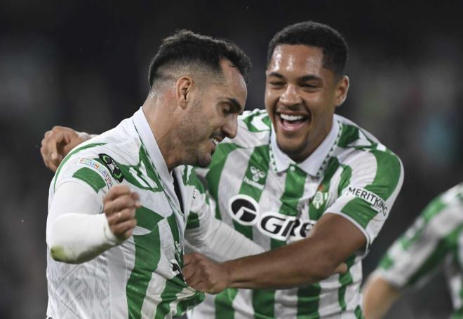 Celebración del gol de Juanmi ante el Celje (Foto: Kiko Hurtado).