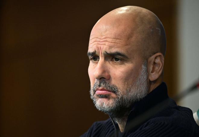 Pep Guardiola, en una rueda de prensa con el Manchester City (Foto: Cordon Press).