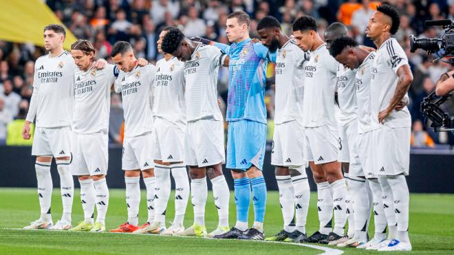 El Real Madrid guarda un minuto de silencio en el Bernabéu (Cordon Press)