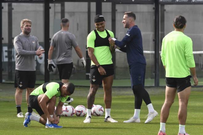 Natan junto a Adrián en el entrenamiento (foto: Kiko Hurtado).