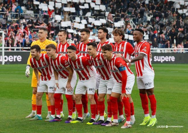 El once titular del Sporting en El Plantío (Foto: LaLiga).