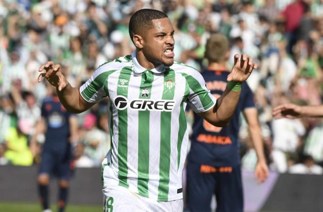 Vitor Roque celebra su gol en el Betis-Celta (Foto: Kiko Hurtado).