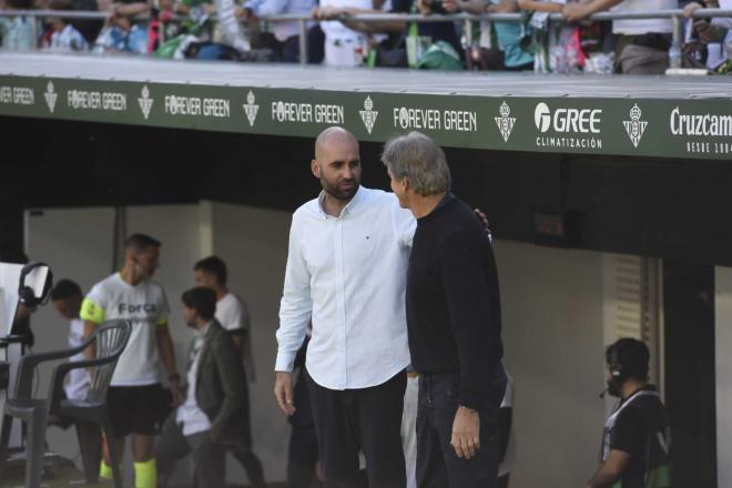 Saludo entre Giráldez y Pellegrini (Foto: Kiko Hurtado).