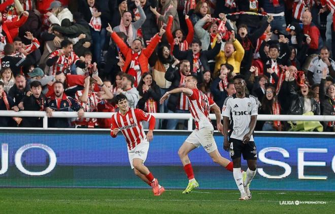 Dubasin celebra su gol al Burgos (Foto: LaLiga).