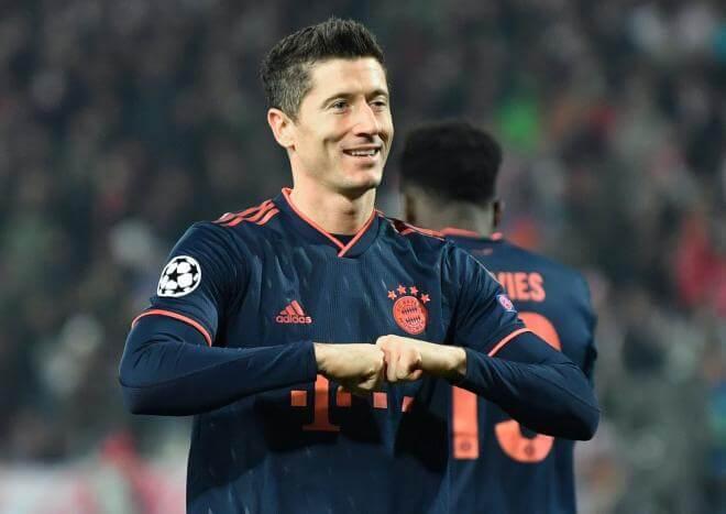 Robert Lewandowski tras anotar un gol contra el Estrella Roja (Redes Sociales)