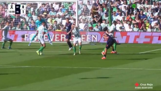 Secuencia del gol de Javi Rodríguez al Betis.