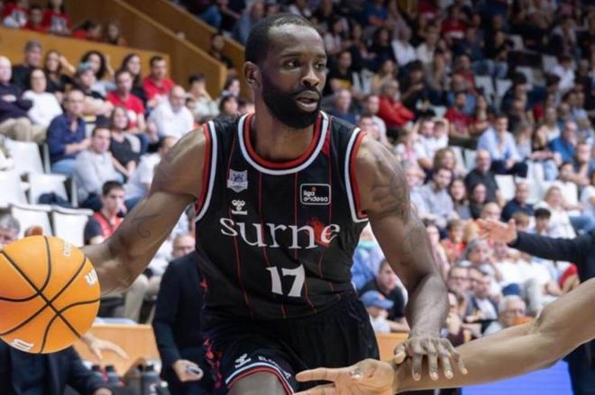 Marvin Jones, en la derrota del SURNE Bilbao Basket en Girona (ACB Photo).