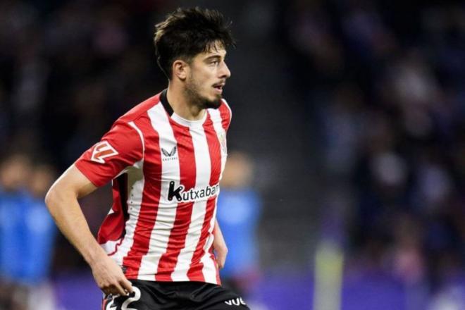 Acción de Nico Serrano ante el Valladolid en Zorrilla (Foto: Athletic Club).