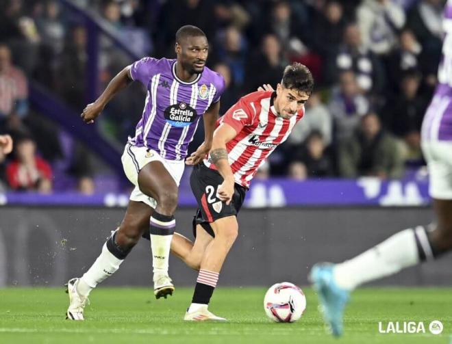 Mamadou Sylla, ante Beñat Prados.