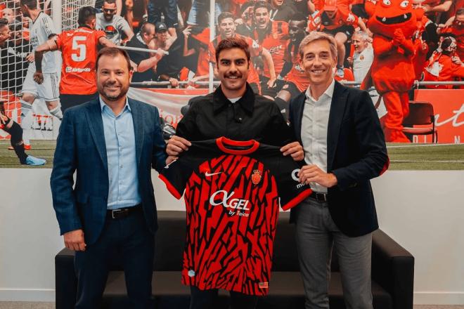 Abdon Prats, en su renovación con el Mallorca (Foto: RCDM).