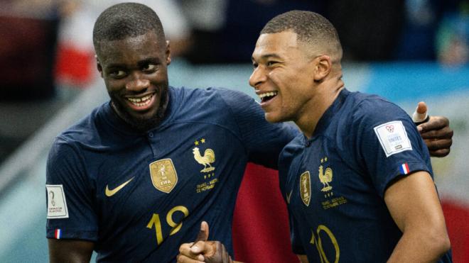 Dayot Upamecano y Kylian Mbappé en la selección francesa (Cordon Press)