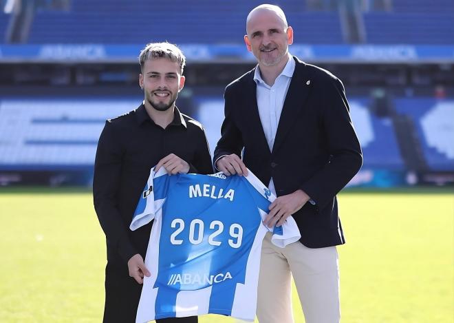 David Mella posa con Fernando Soriano tras su renovación (Foto: RC Deportivo).