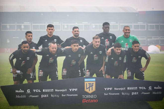 Alineación de Deportivo Riestra en un partido de la Liga Argentina (Foto: Cordon Press).