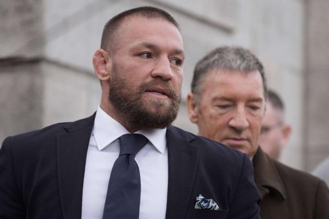 Conor McGregor entrando al juicio por violación sexual (Foto: Cordon Press).