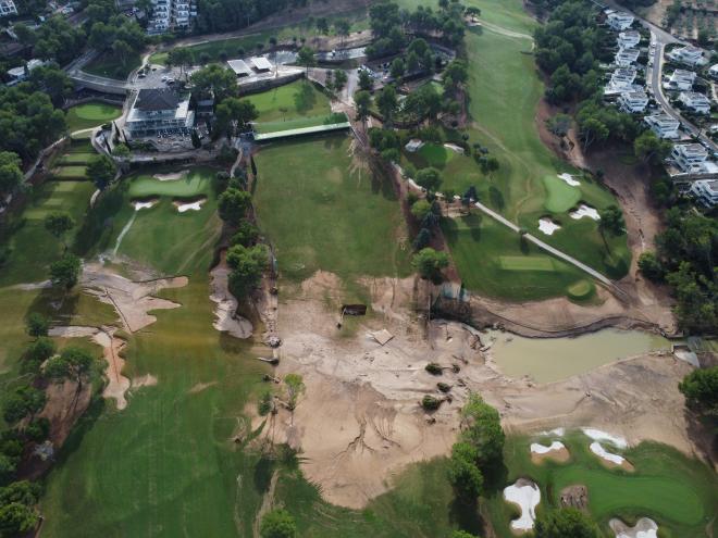 El club de golf El Bosque trabaja para renacer tras ser arrasado por la DANA