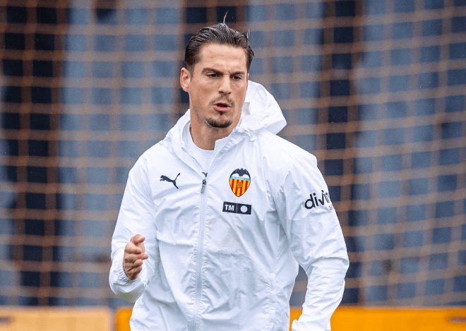 El Valencia CF se entrena con agua