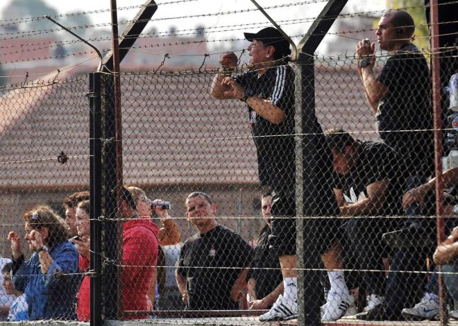 Diego Armando Maradona en un partido de Deportivo Riestra (Foto: Cordon Press).