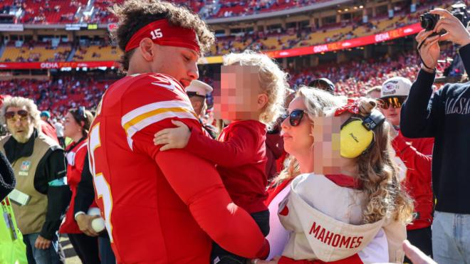 Patrick Mahomes, junto a sus hijos y su mujer (Cordon Press)