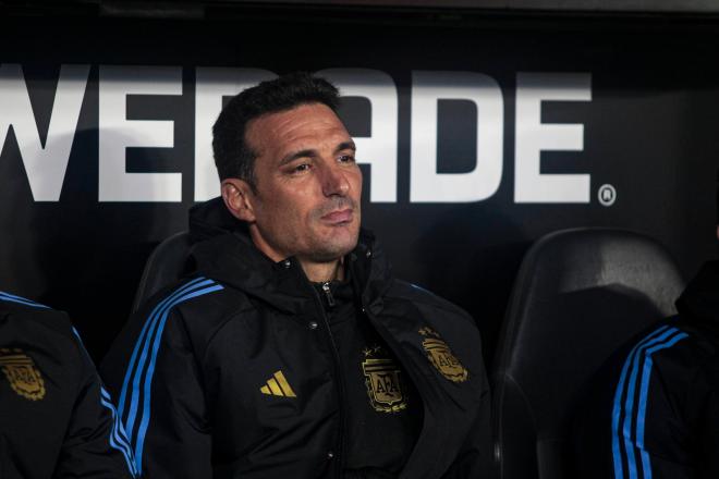 Scaloni, en el banquillo durante un partido de la selección argentina (FOTO: Cordón Press).